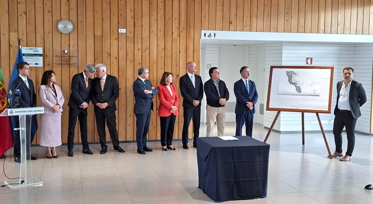  Na proteção costeira da baía do Porto de São Roque do Pico